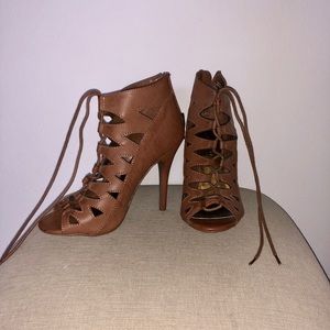 NEW Chinese Laundry Lace Up Heels